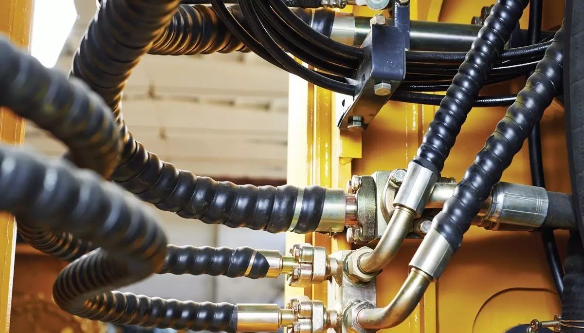 The Selection and Prevent Pollution of the Hydraulic Oil of Drilling Jumbo