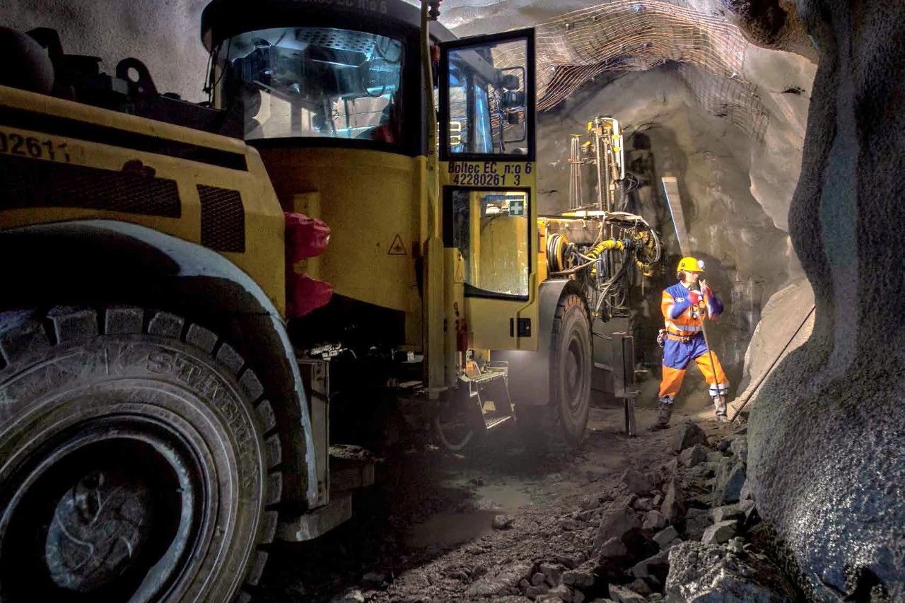 Introduction to Specifications of Open-Pit Hydraulic Rock Drills from Eprioc Group Company