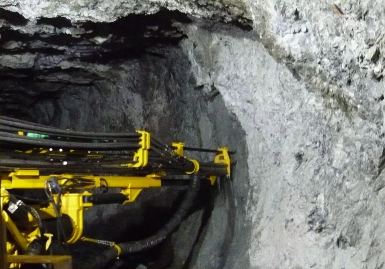 Application of full hydraulic drilling jumbo in the excavation of hard rock roadway in copper mine