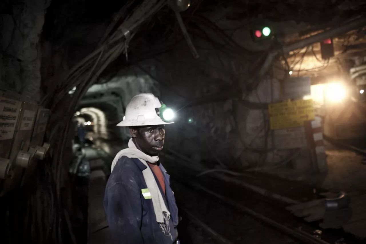 Borehole-locating technique with drill jumbo and its application