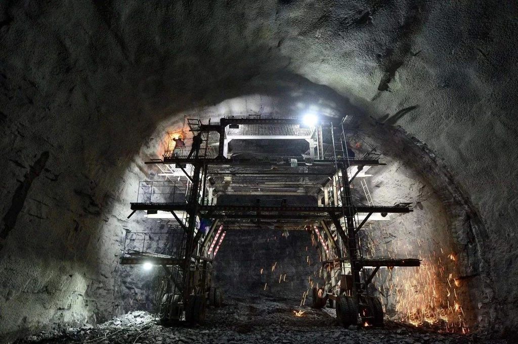 Technology Study on Excavating Construction of Tunnel Drilling Jumbo