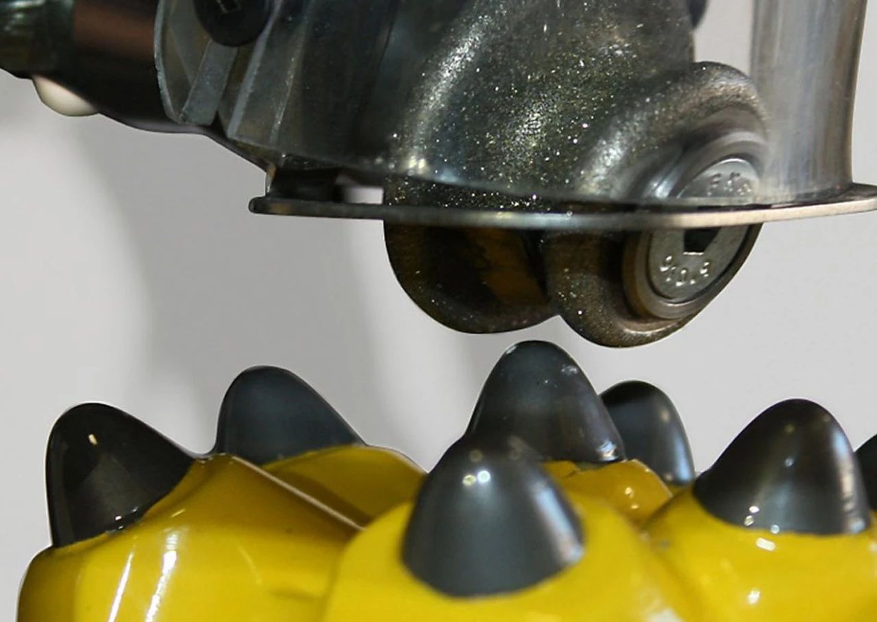 Discussion and practice on improving the service life of bit in hard and strongly abrasive rock drilling