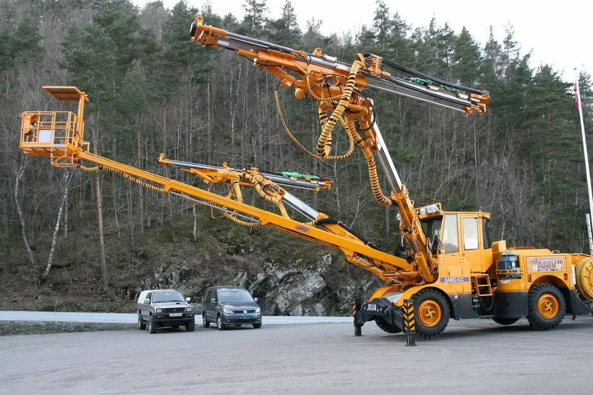 Suitability analysis of two rock drills in operating process