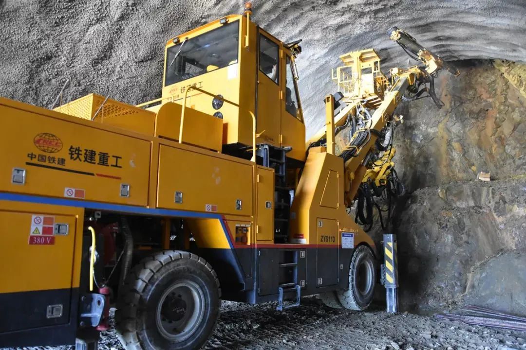 Research on Application Technology of Computer Three-arm Rock Drilling Trolley in Excavation of Jinping Tunnel