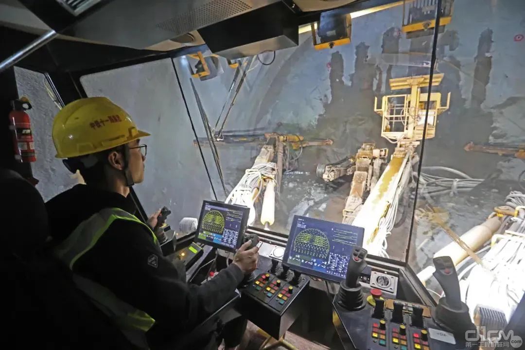 Research on Mechanical Excavation Line of Railway Tunnel and Its Construction Technology