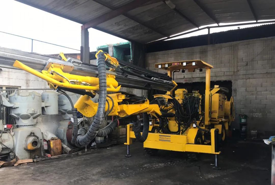 Application of hydraulic drill jumbo to Dunde Mining Company