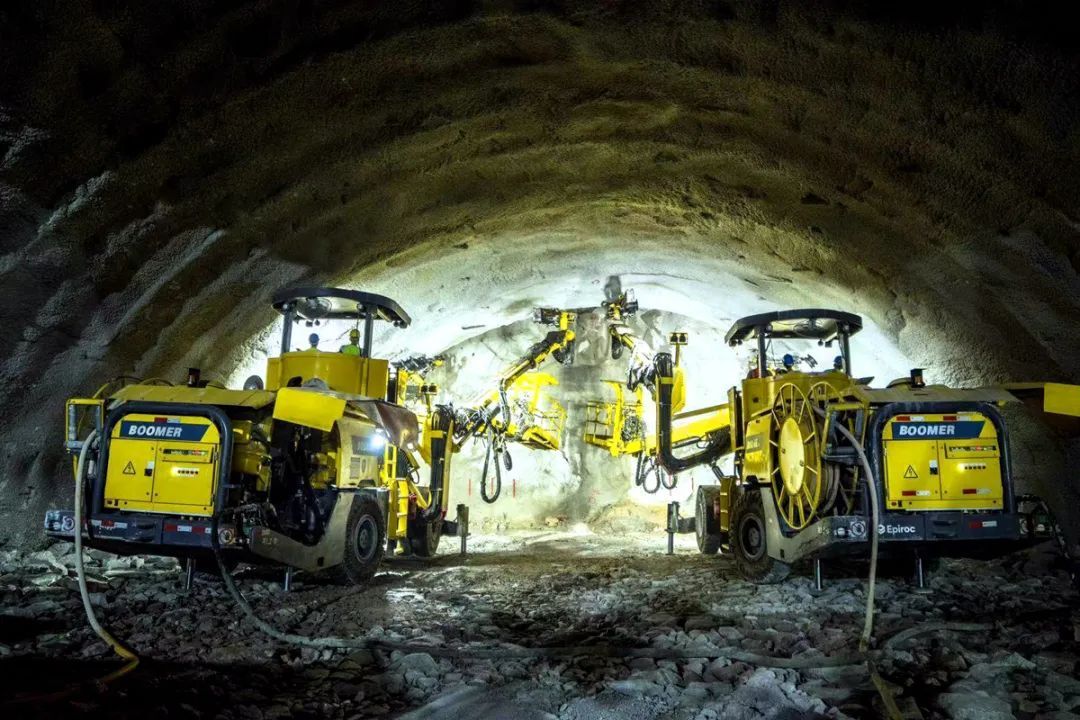 Application of Three Arm Rock Drilling Jumbo in Shiyangshan Tunnel Construction