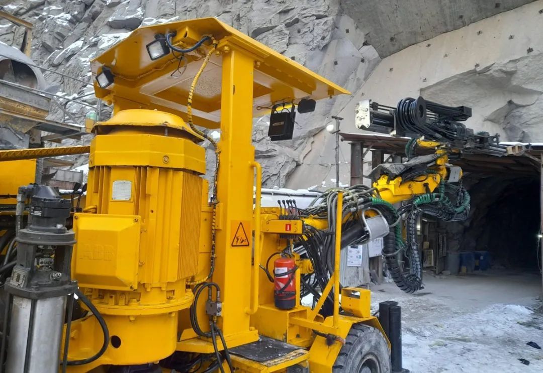 Strength Analysis and Maintenance of Extended Feed Beam of BOOMER281