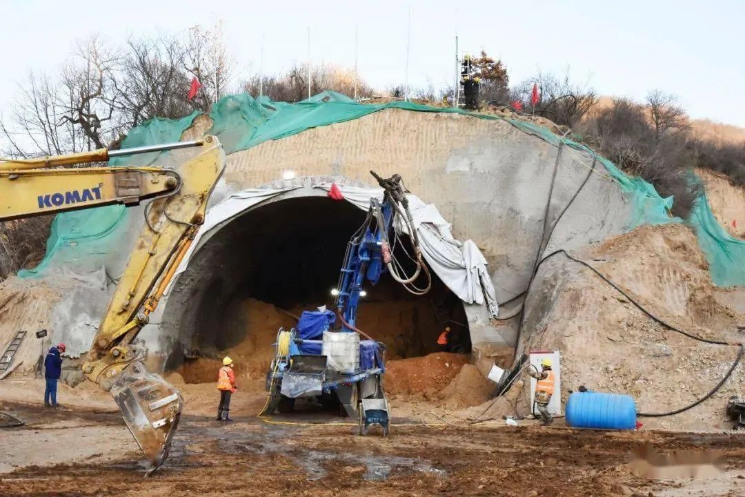 Advanced Technology and All-Element Information Management of Extra-Long Tunnels