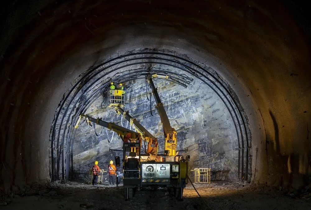 Research on Large-scale Mechanized Construction Technology of Highway Tunnels