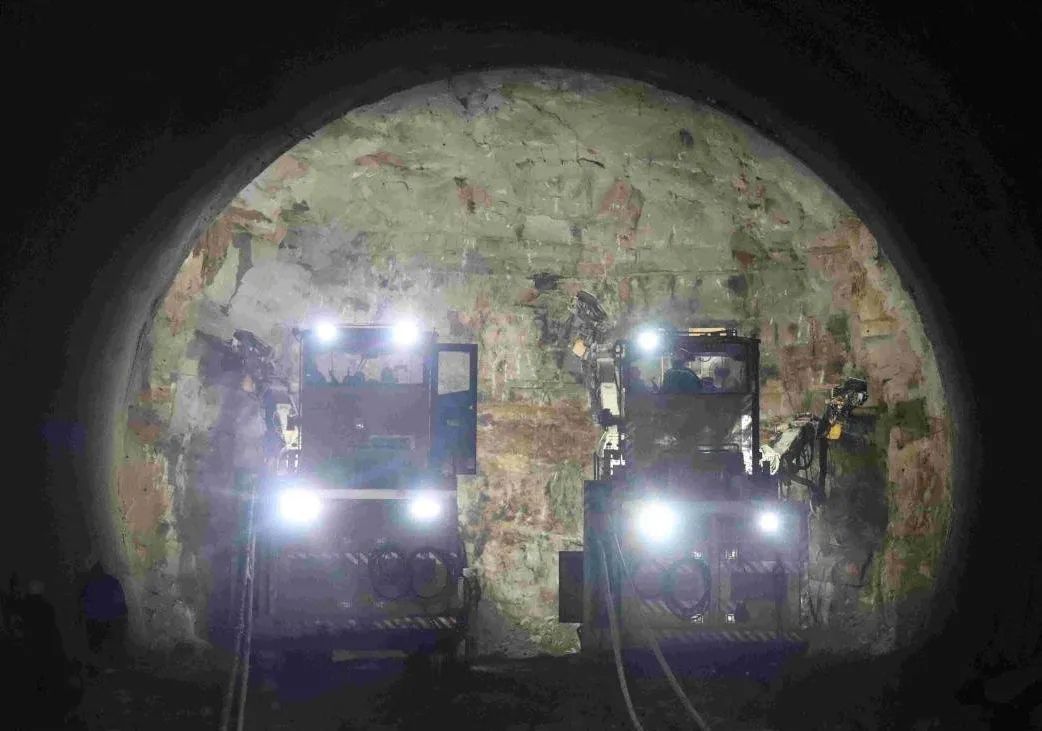 Research and Prospect of Intelligent Construction Technology of Xi-Yan High-speed Railway Tunnel