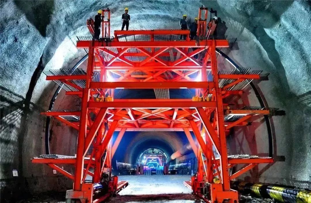Research on Mechanized Construction and Adaptive Transformation Technology of Mountain Long Tunnel