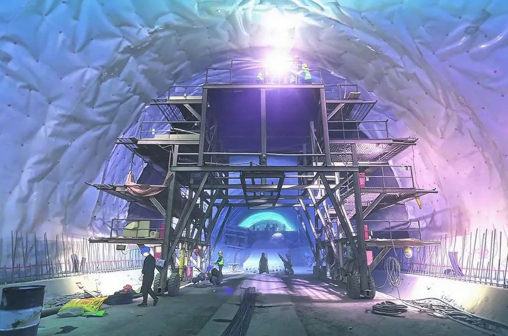 Construction Method of Supporting System for Soft Rock Horizontal Layered Large Cross-section Railway Tunnel Based on Intelligent Construction Equipment